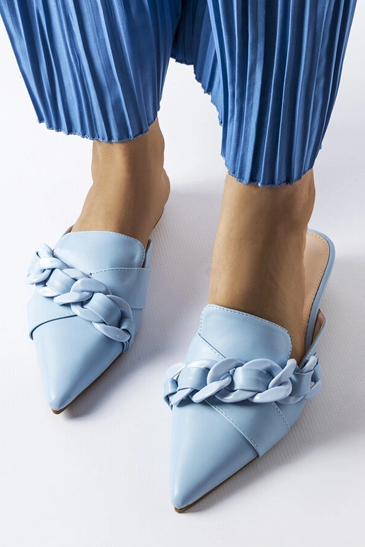 Blaue Flip-Flops mit Patenaude-Kette