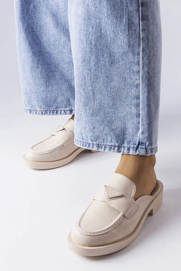 Beigefarbene Flip-Flops mit...