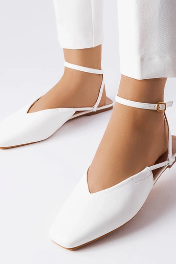 Weiße Sandalen mit...