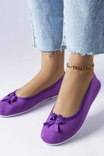 Lila Ballerinas aus Stoff...