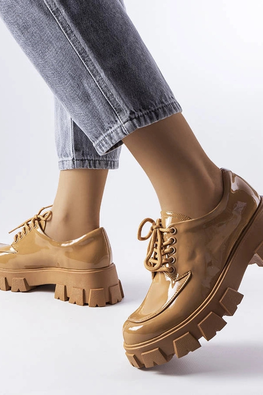 Braune lackierte Halbschuhe,...