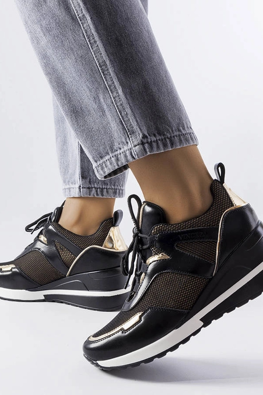 Schwarz-goldene Sportschuhe mit...