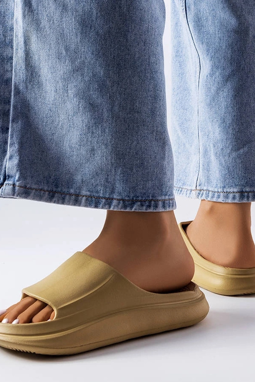 Sandfarbene Gummipantoletten,...