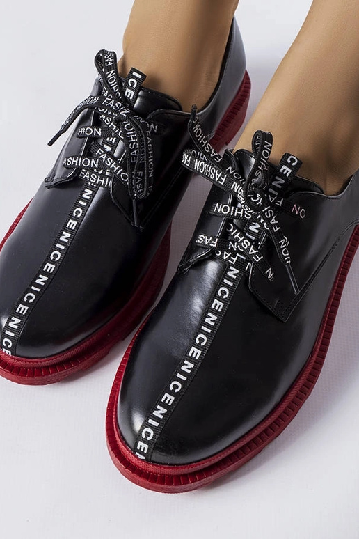 Schwarze Stiefeletten mit... Schwarze Stiefeletten mit...