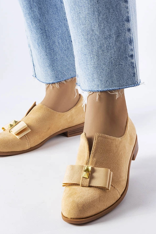 Beige Schuhe mit Schleife aus Pappel Beige Schuhe mit Schleife aus Pappel