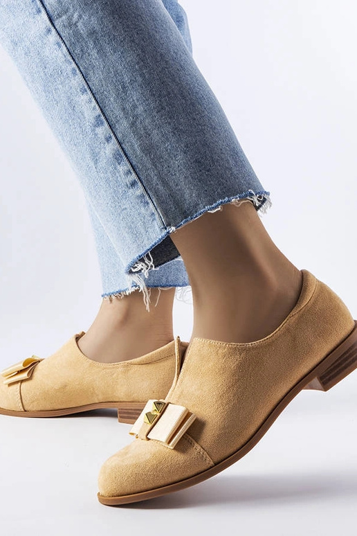 Beige Schuhe mit Schleife aus Pappel Beige Schuhe mit Schleife aus Pappel