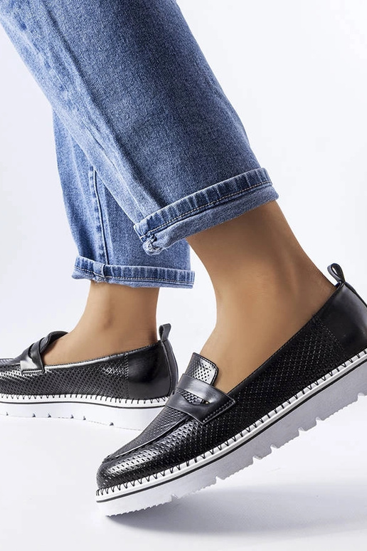 Schwarze, perforierte... Schwarze, perforierte...