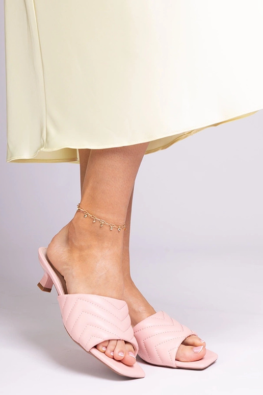 Rosa Pantoletten mit niedrigem...