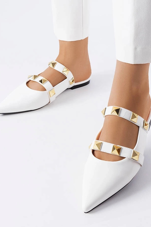 Weiße Pantoletten mit spitzer Spitze... Weiße Pantoletten mit spitzer Spitze...