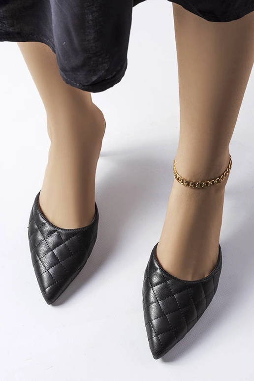 Schwarze gesteppte Slipper mit... Schwarze gesteppte Slipper mit...