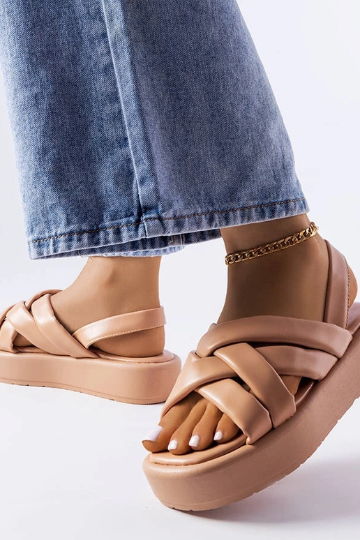 Hellbraune Plateausandalen mit... Hellbraune Plateausandalen mit...