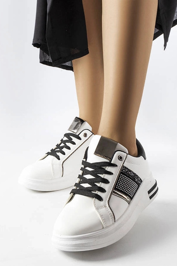 Schwarze und weiße Sneakers...