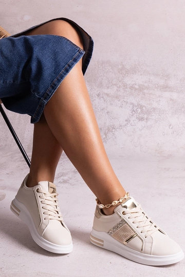 Beige Sneakers verziert mit... 2