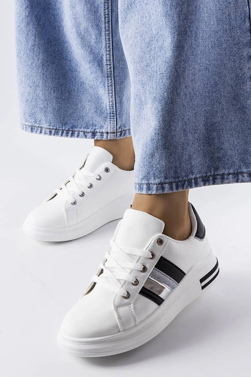 Schwarz-weiße Sportschuhe auf...