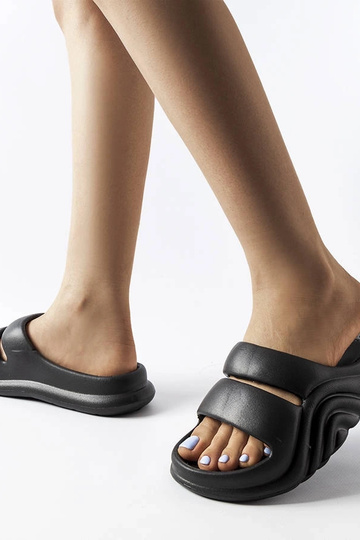 Schwarze Flip-Flops aus...