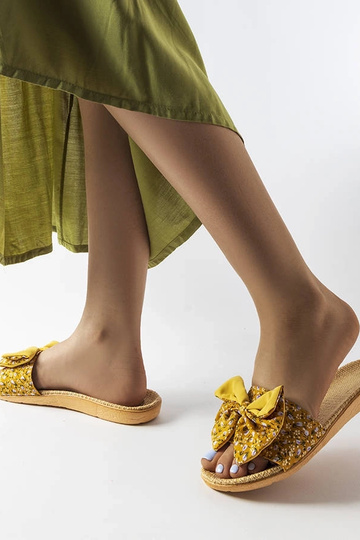 Gelbe Pantoffeln mit... 2