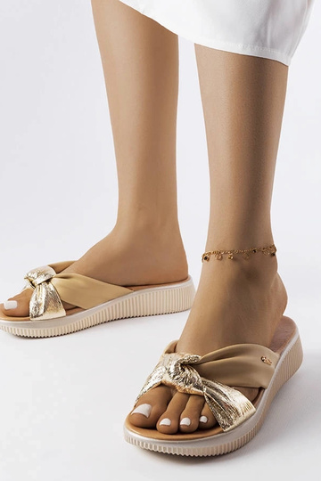 Beige und goldene Wedges von Luce