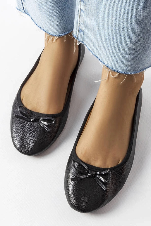 Schwarze Ballerinas mit... Schwarze Ballerinas mit...