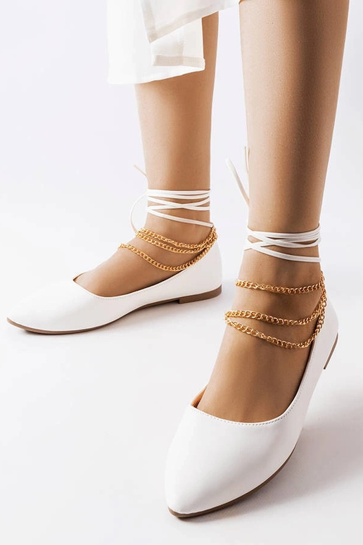 Weiße Ballerinas mit Zierschließe Donat Weiße Ballerinas mit Zierschließe Donat