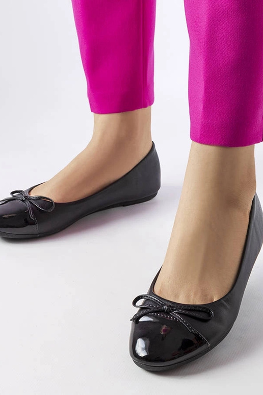 Schwarze Lackleder-Ballerinas von... Schwarze Lackleder-Ballerinas von...