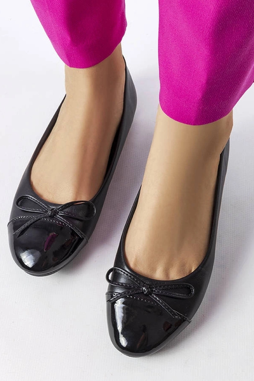 Schwarze Lackleder-Ballerinas von... Schwarze Lackleder-Ballerinas von...