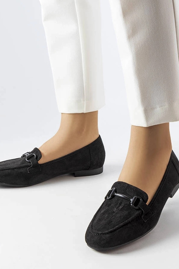 Schwarze Wildleder-Loafer...