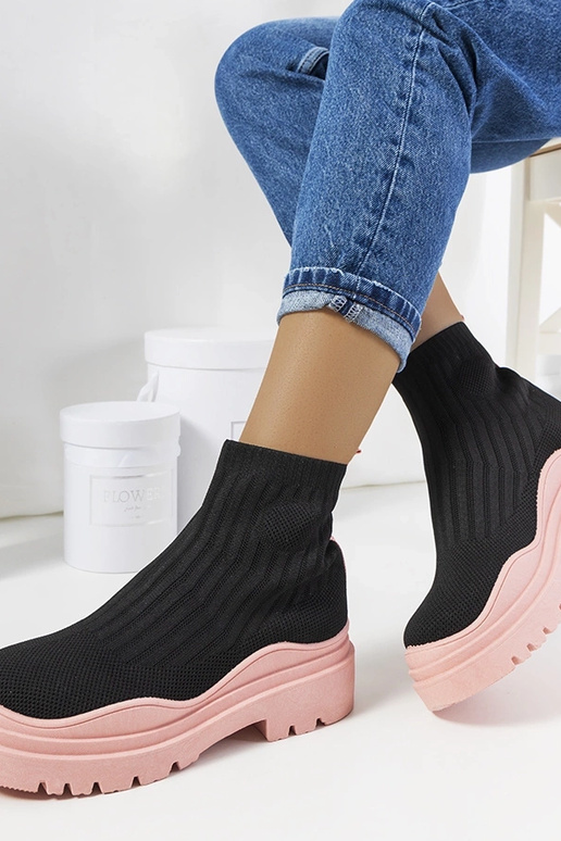 Schwarze hohe Sportschuhe, „Marks"