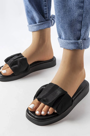 Schwarze Flip-Flops mit...