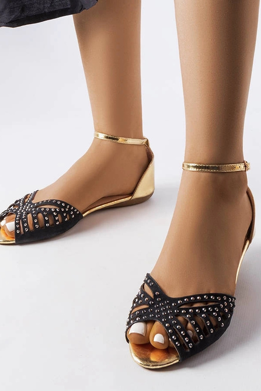 Schwarze durchbrochene Sandalen mit... Schwarze durchbrochene Sandalen mit...