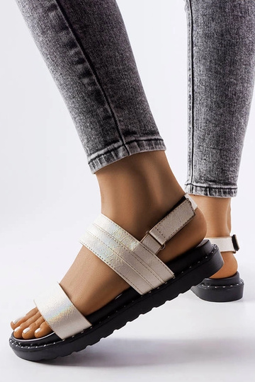 Beige glänzende... 2