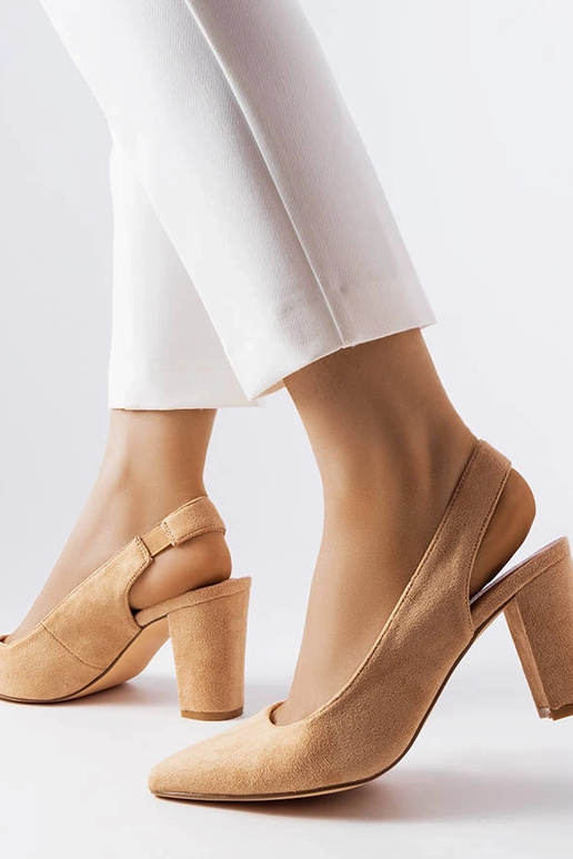 Beige Pumps mit Blockabsatz Tolna Beige Pumps mit Blockabsatz Tolna