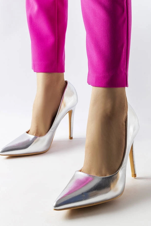 Silberfarbene Heels aus... Silberfarbene Heels aus...