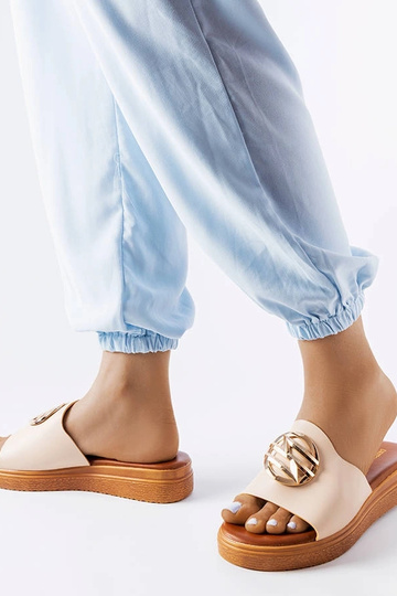 Michelle‘s beige... 2