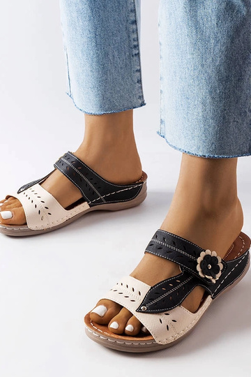 Schwarze Flip-Flops mit niedrigem Keilabsatz Jolanta