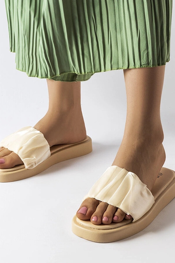 Beige Pantoletten mit...