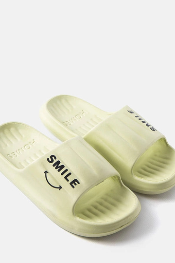 Grüne Flip-Flops aus...