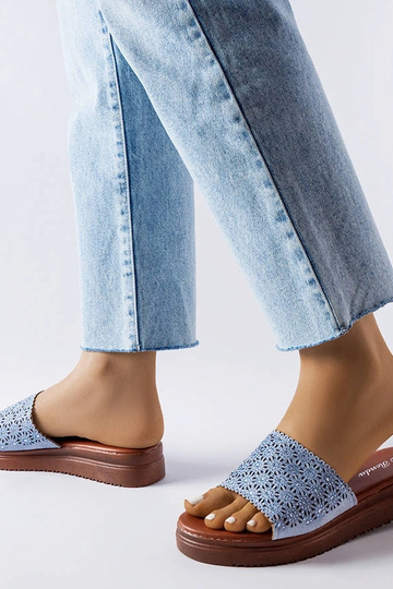 Blaue durchbrochene... 2