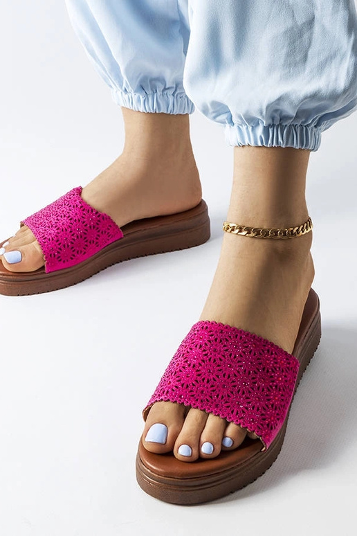 Dunkelrosa durchbrochene Pantoletten... Dunkelrosa durchbrochene Pantoletten...