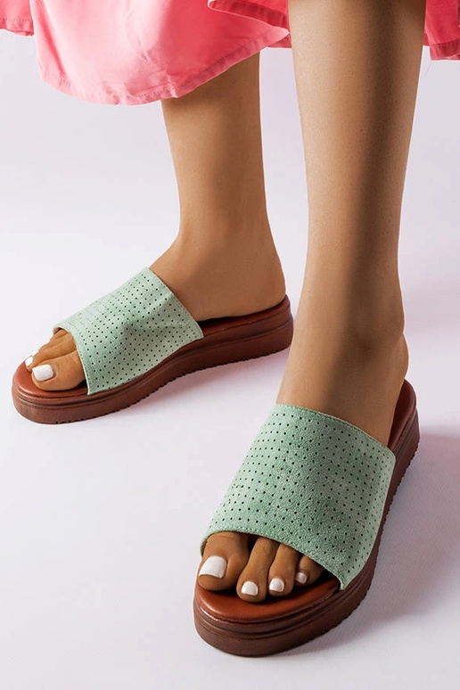 Grüne Flip-Flops mit durchbrochenem... Grüne Flip-Flops mit durchbrochenem...