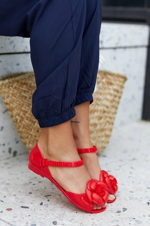 Rote Ballerinas mit Lucchese-Blume Rote Ballerinas mit Lucchese-Blume