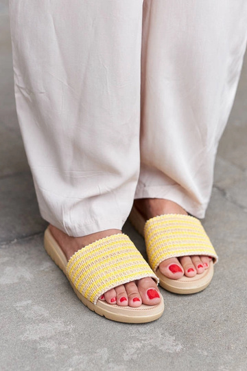 Capovalle – Geflochtene Flip-Flops in Gelb