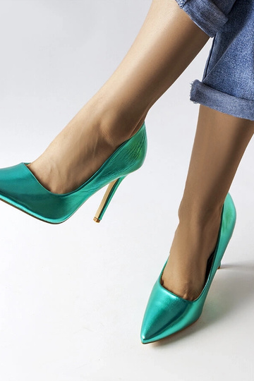 Grüne Metallic-Pumps von Delis 2