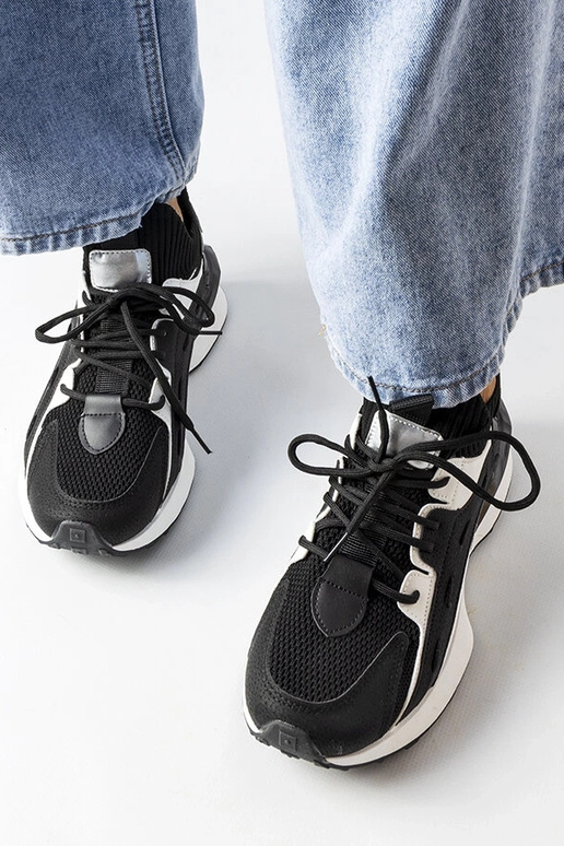 Schwarz-weiße stylische Sneaker Begins