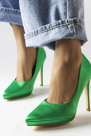 Grüne Pumps aus Satin von...
