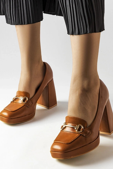 Braune Pumps mit geometrischem Absatz Blaiss
