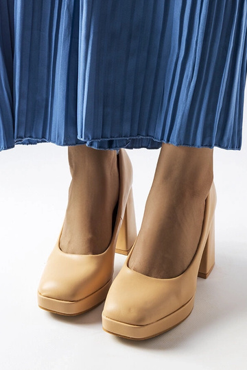 Beige Pumps mit hohem... 2