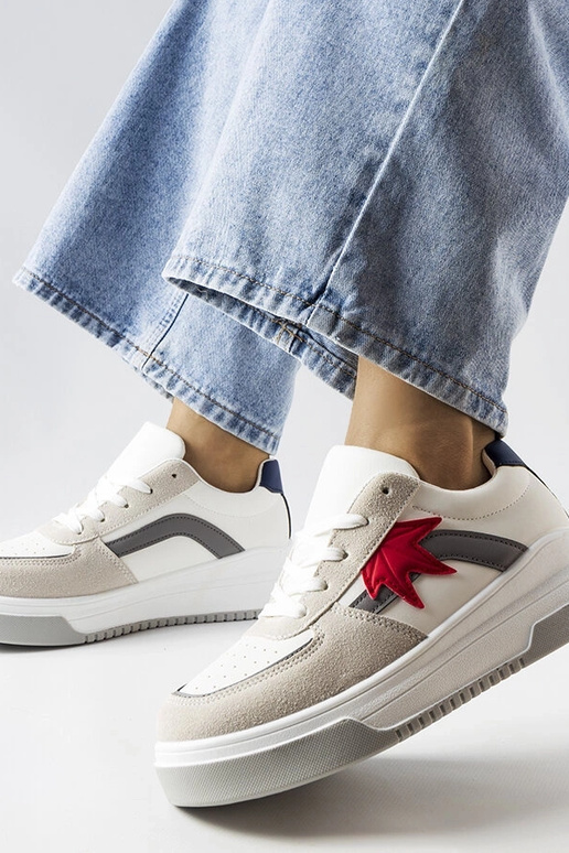 Weiße Sportschuhe mit...