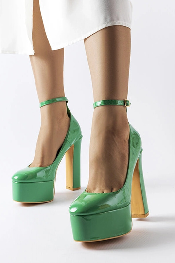 Grüne Lackpumps mit hohem...