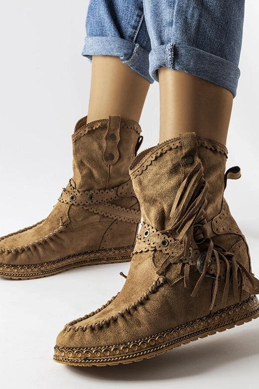 Dunkelbraune Keilstiefeletten von... Dunkelbraune Keilstiefeletten von...