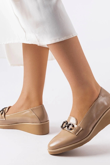 Beige Lackleder-Keil-Loafer... 2